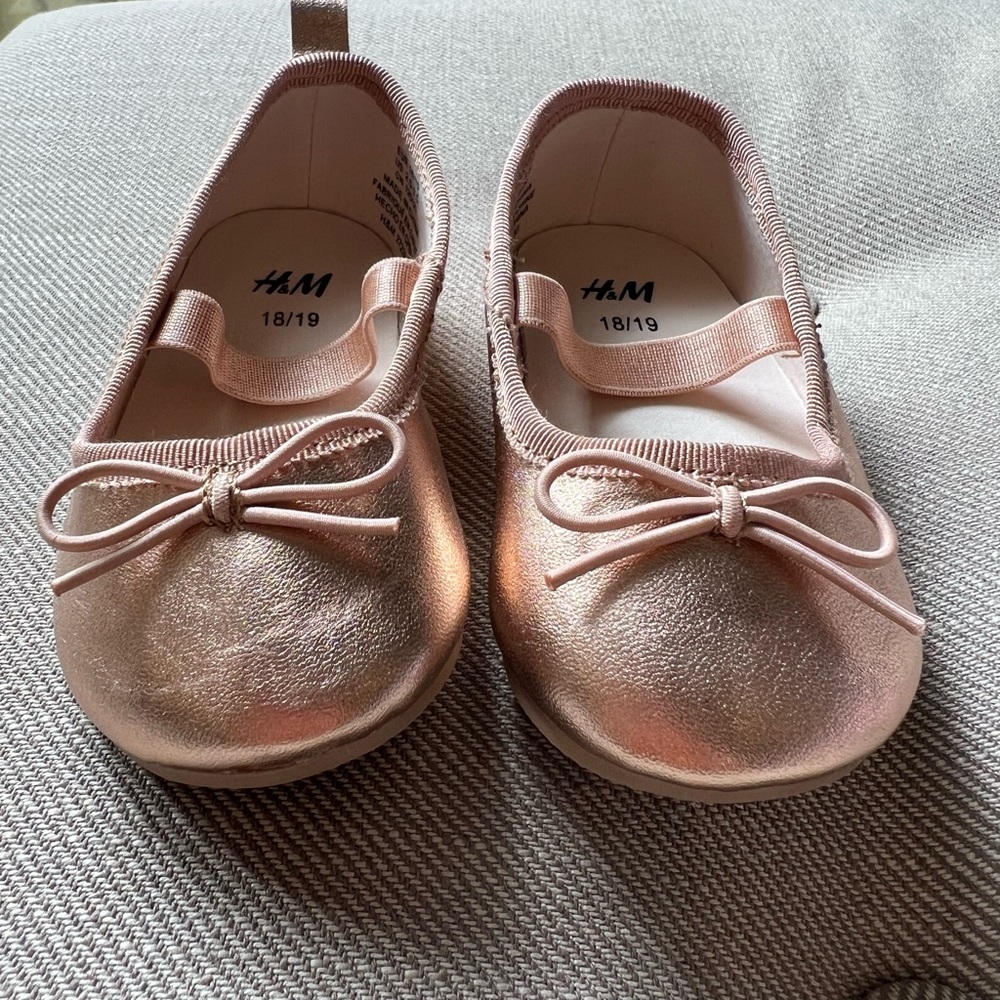 H&M Toddler ballerina flats/slippers in metallic pink size 18/19